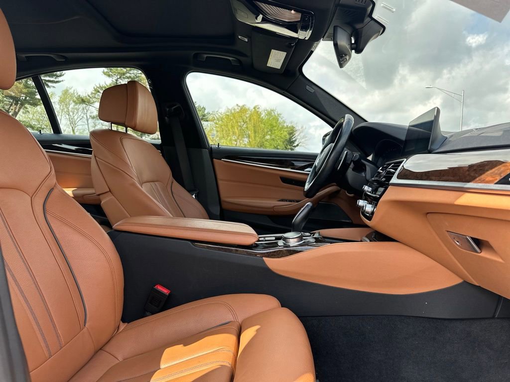 Used 2020 BMW M550i xDrive w/ Premium Package image 24