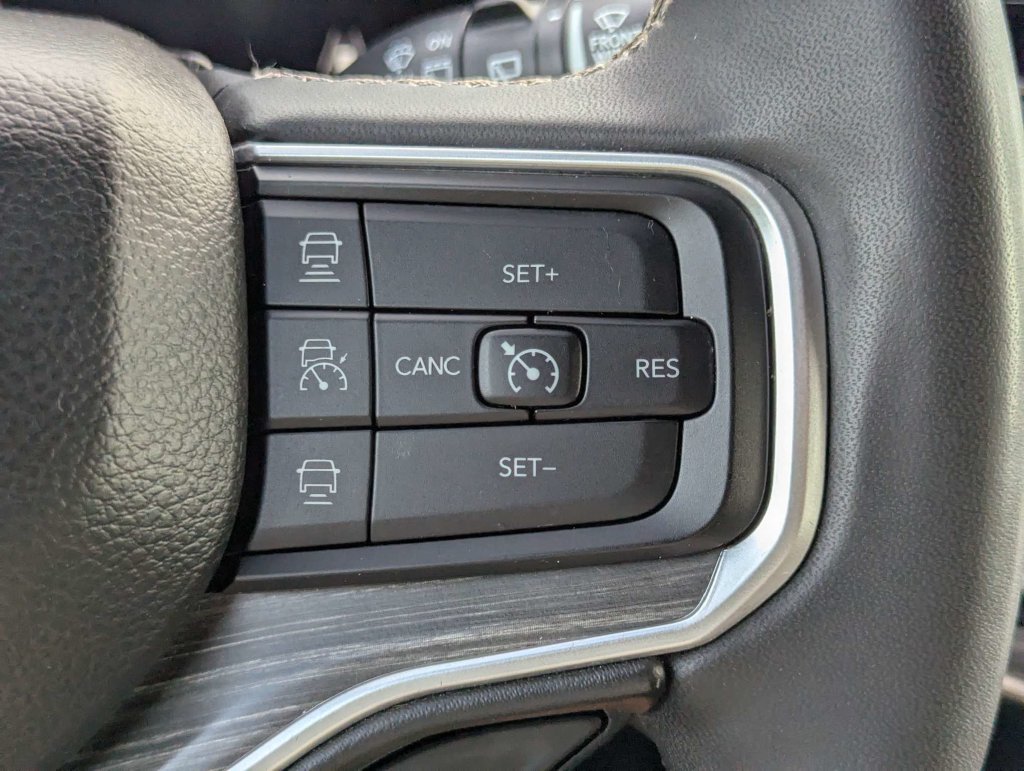 Used 2024 Jeep Wagoneer L Series II w/ Flexible Seating Group AWD/4WD image 27