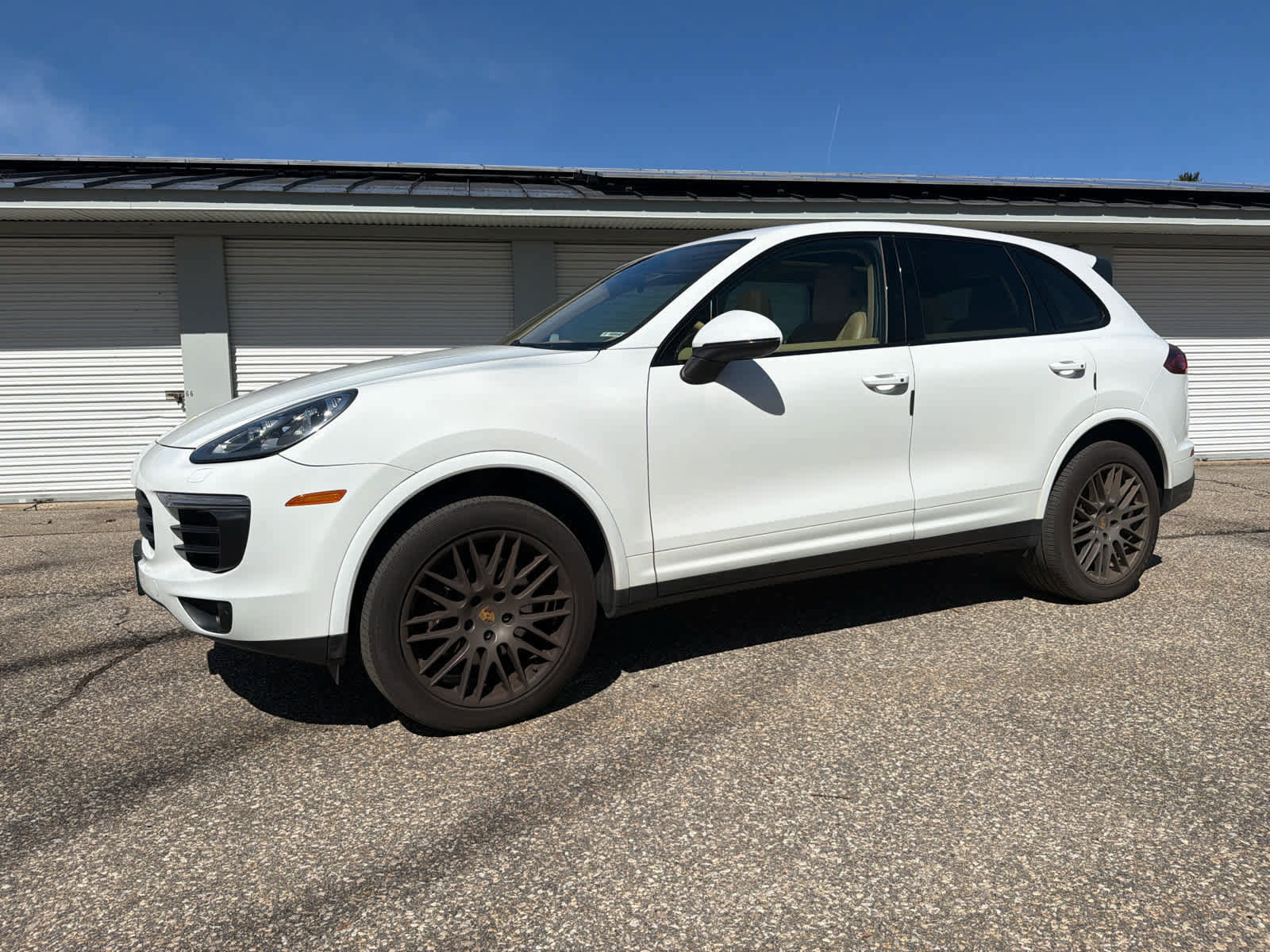 Used 2017 Porsche Cayenne Platinum Edition image 3