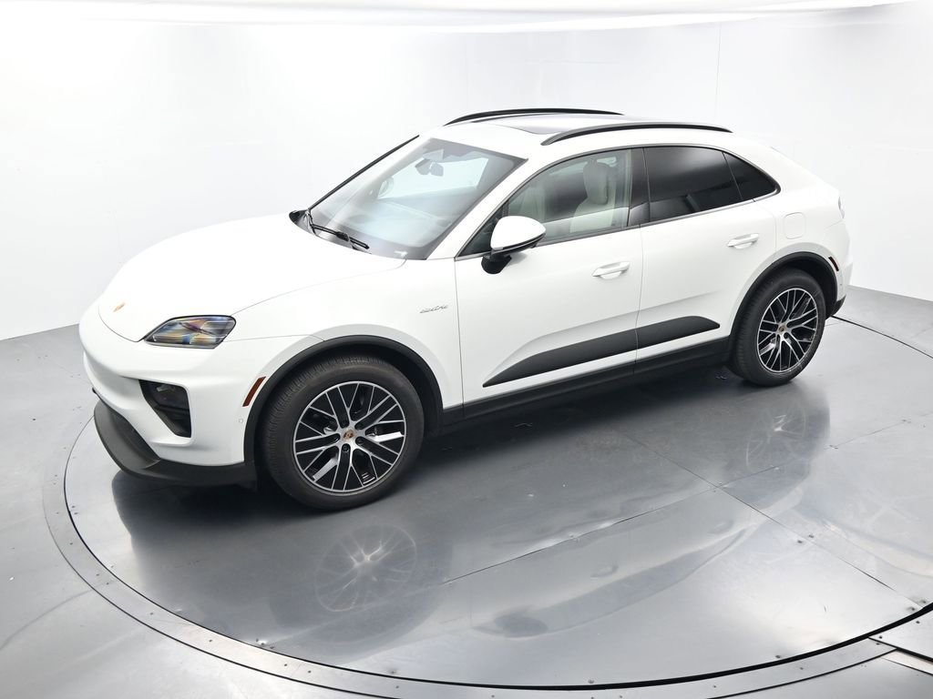Certified 2025 Porsche Macan Electric image 34