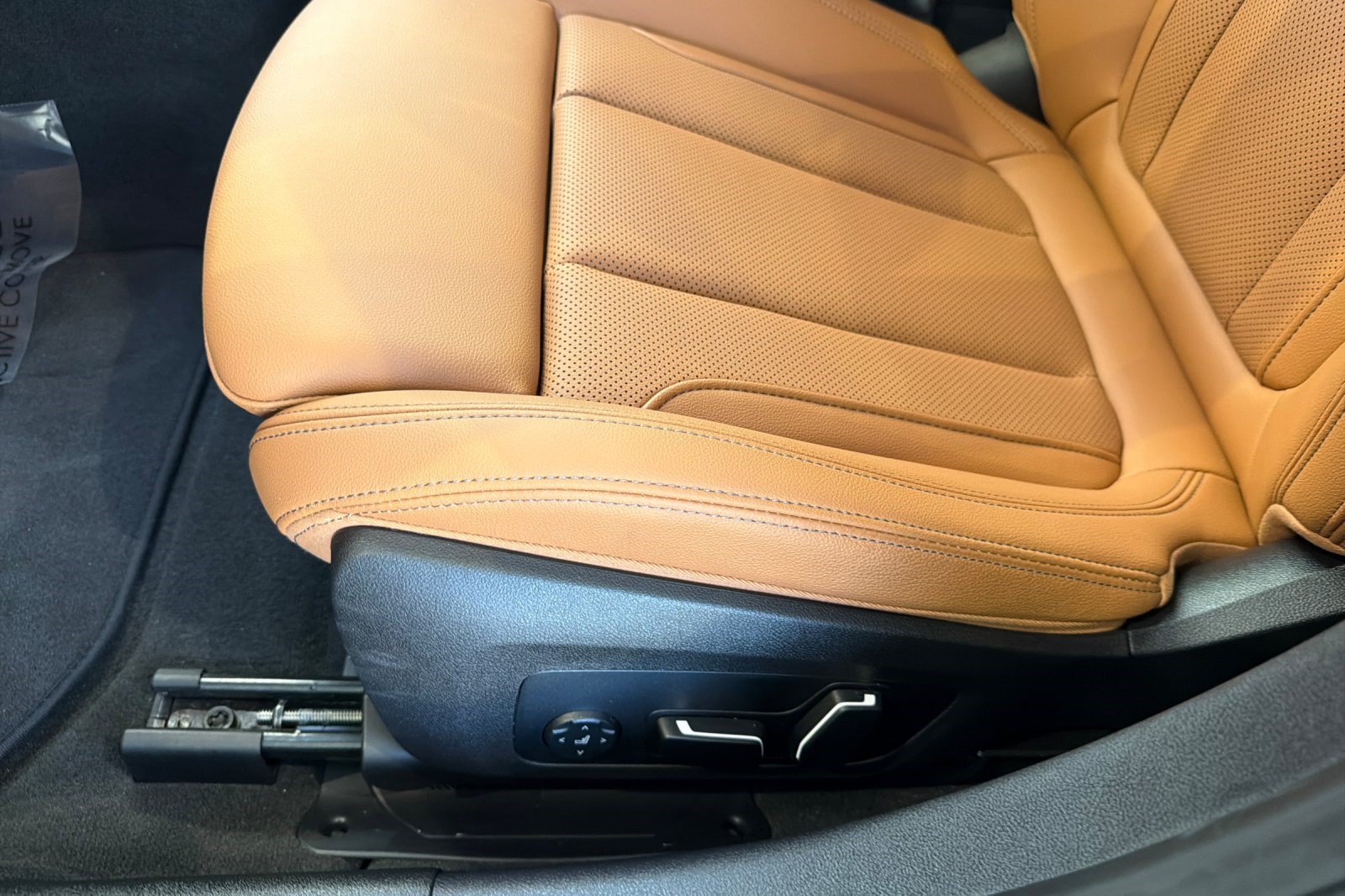 Used 2026 BMW 330i Sedan w/ Premium Package RWD image 14