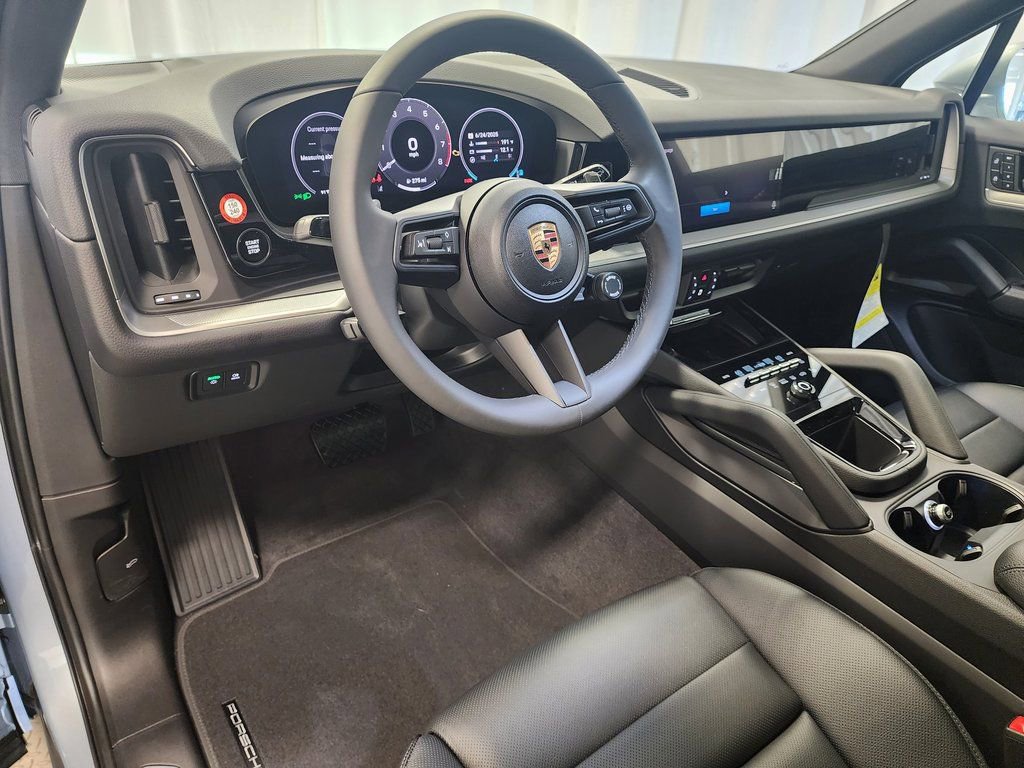 Certified 2025 Porsche Cayenne image 4