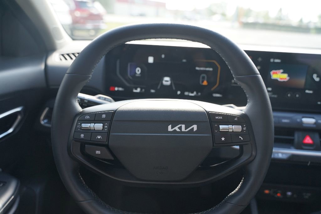 Used 2025 Kia K4 EX image 10