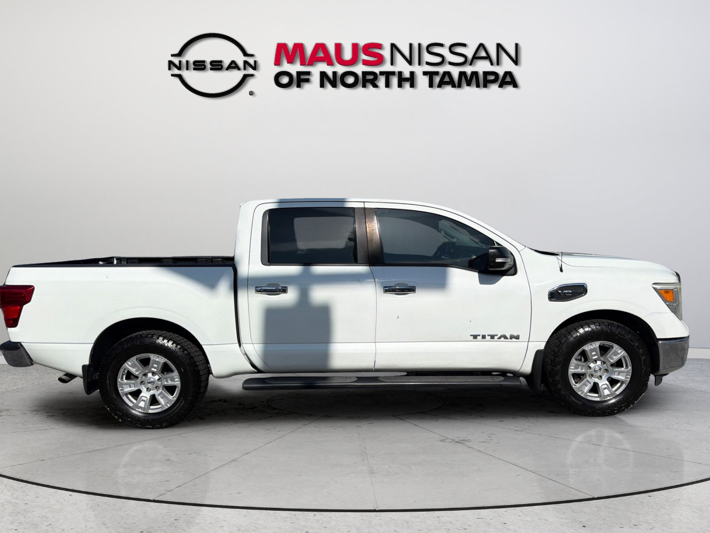 Used 2017 Nissan Titan SV RWD image 8
