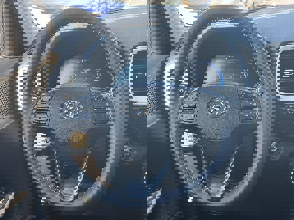 Certified 2025 Hyundai Venue Limited image 7