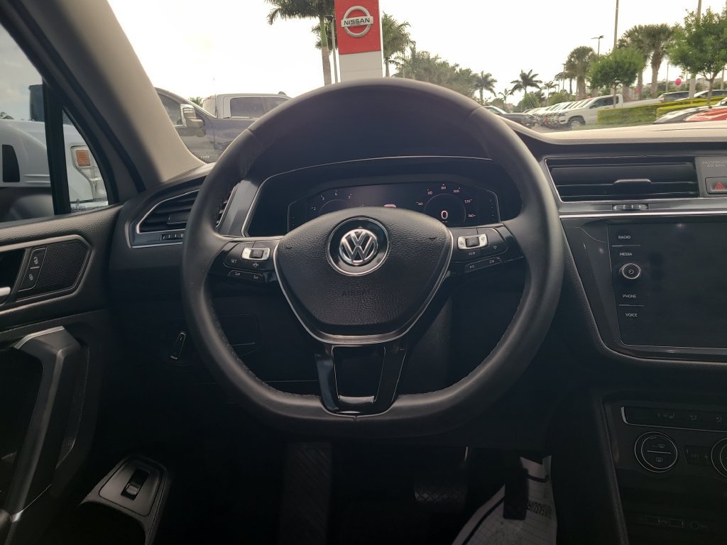 Used 2020 Volkswagen Tiguan SEL FWD image 17