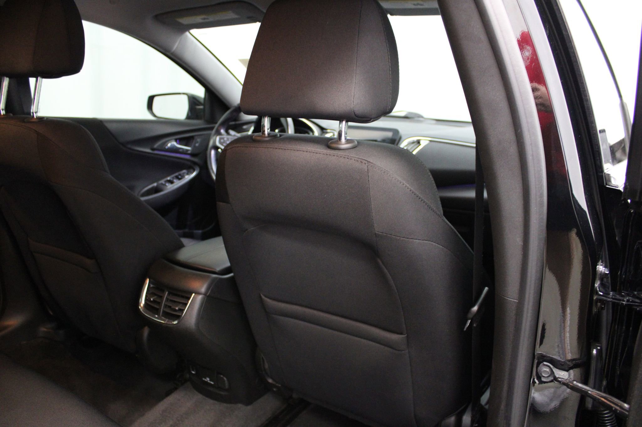 Used 2018 Chevrolet Malibu LT image 23