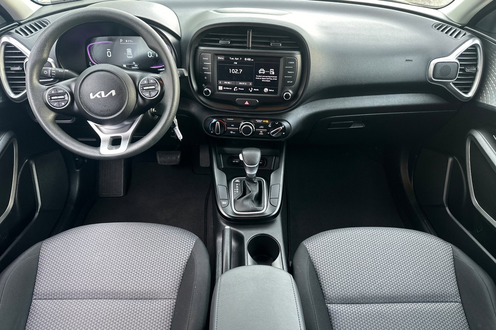 Used 2025 Kia Soul LX w/ LX Technology Package FWD image 14