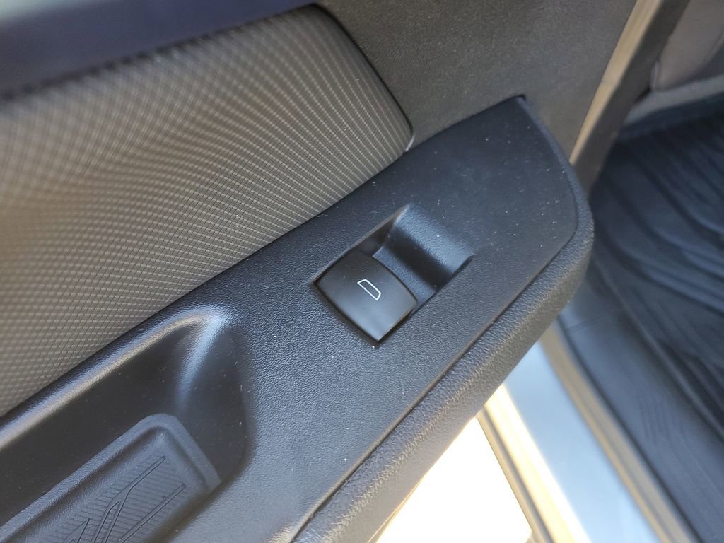 Used 2026 Chevrolet Equinox EV LT image 16