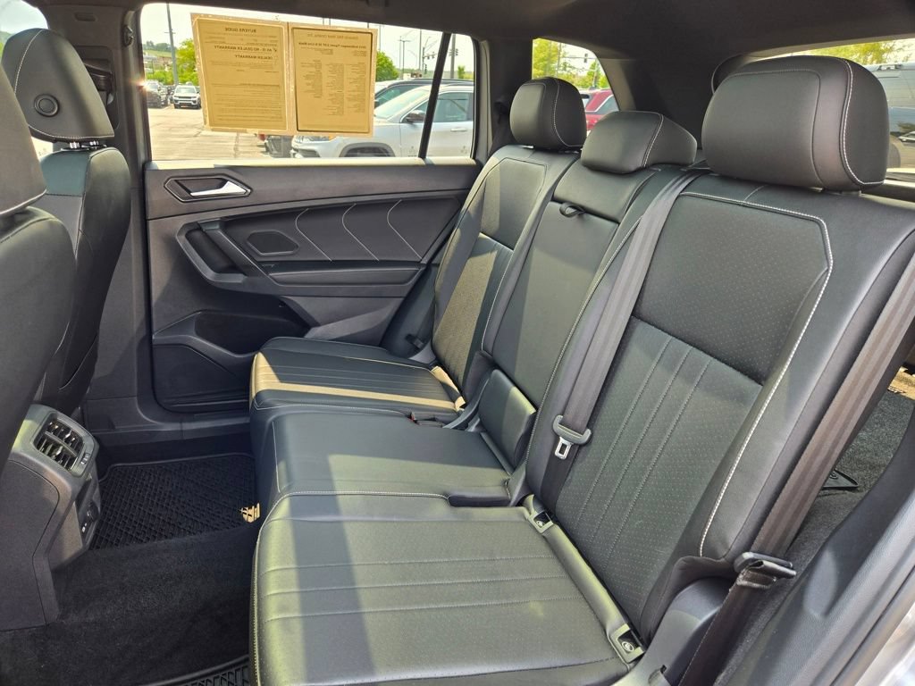 Used 2023 Volkswagen Tiguan SE R-Line AWD/4WD image 28