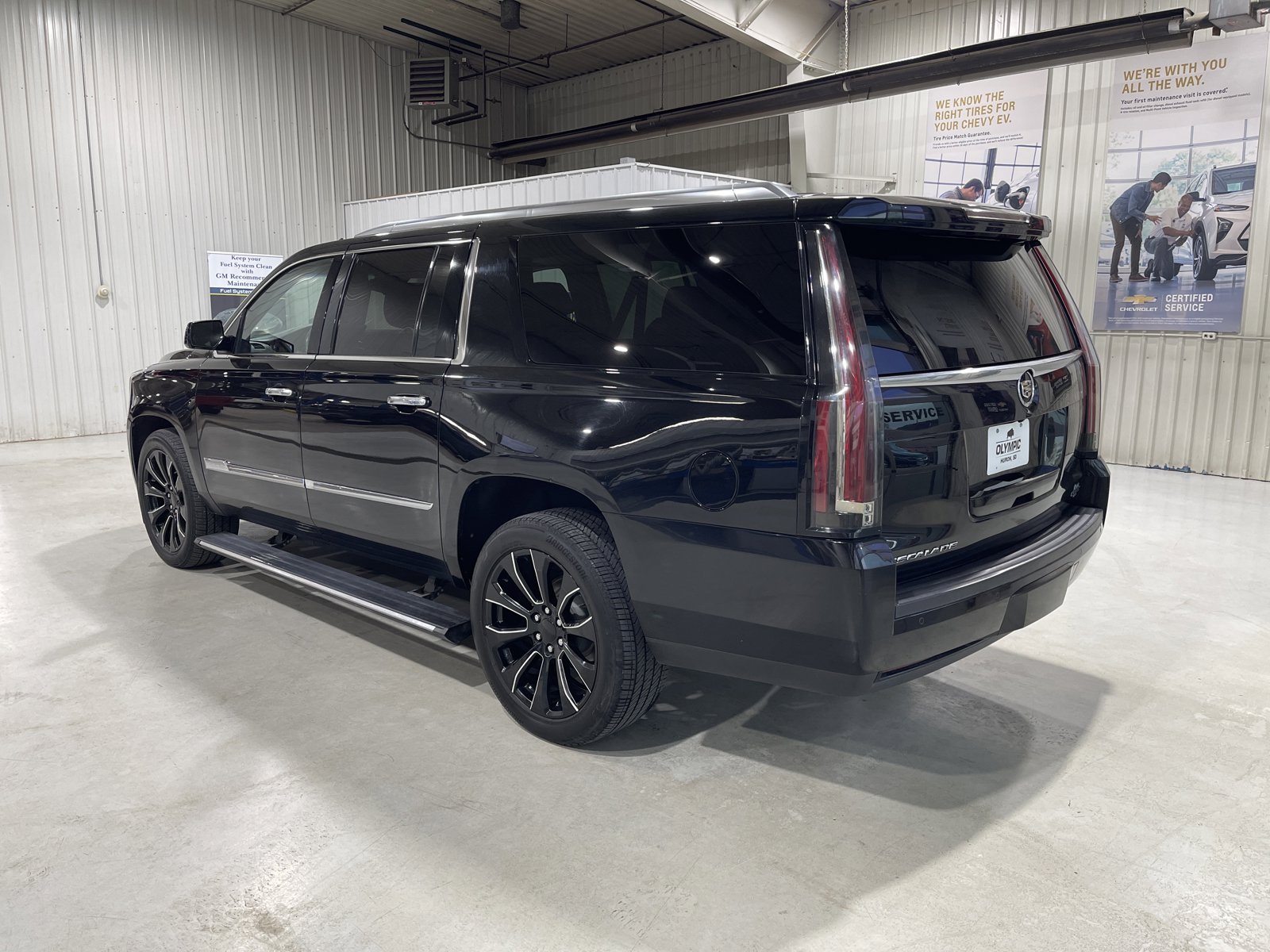 Used 2015 Cadillac Escalade ESV Premium AWD/4WD image 6