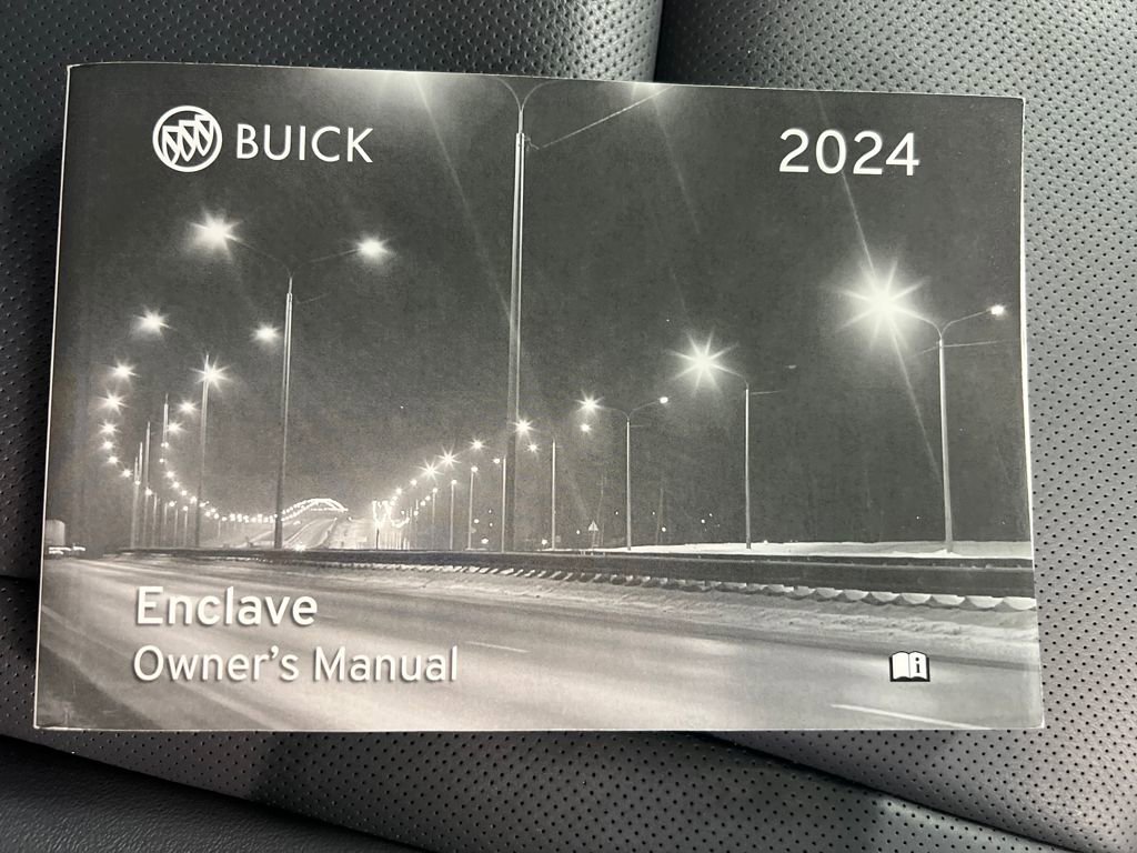 Used 2024 Buick Enclave Premium image 30