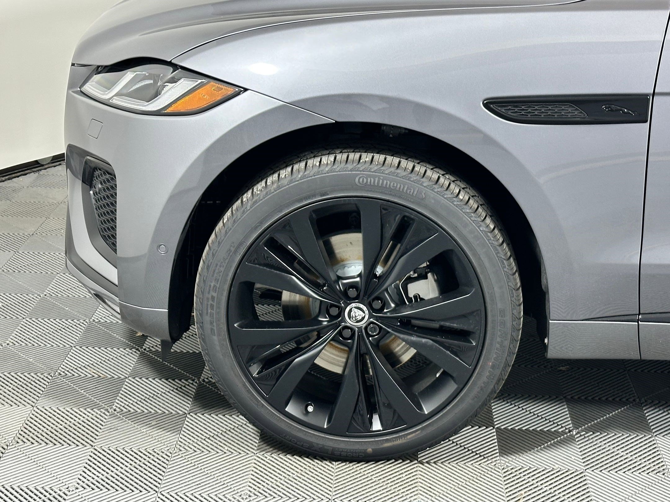 New 2026 Jaguar F-PACE R-Dynamic S image 9