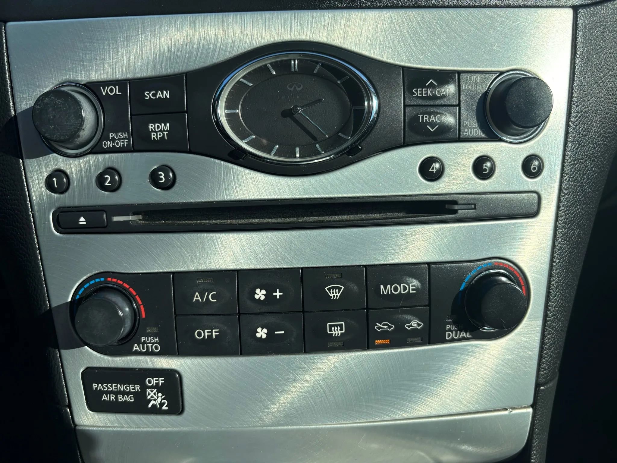 Used 2014 INFINITI Q60 Convertible 2D w/ Premium Package image 17