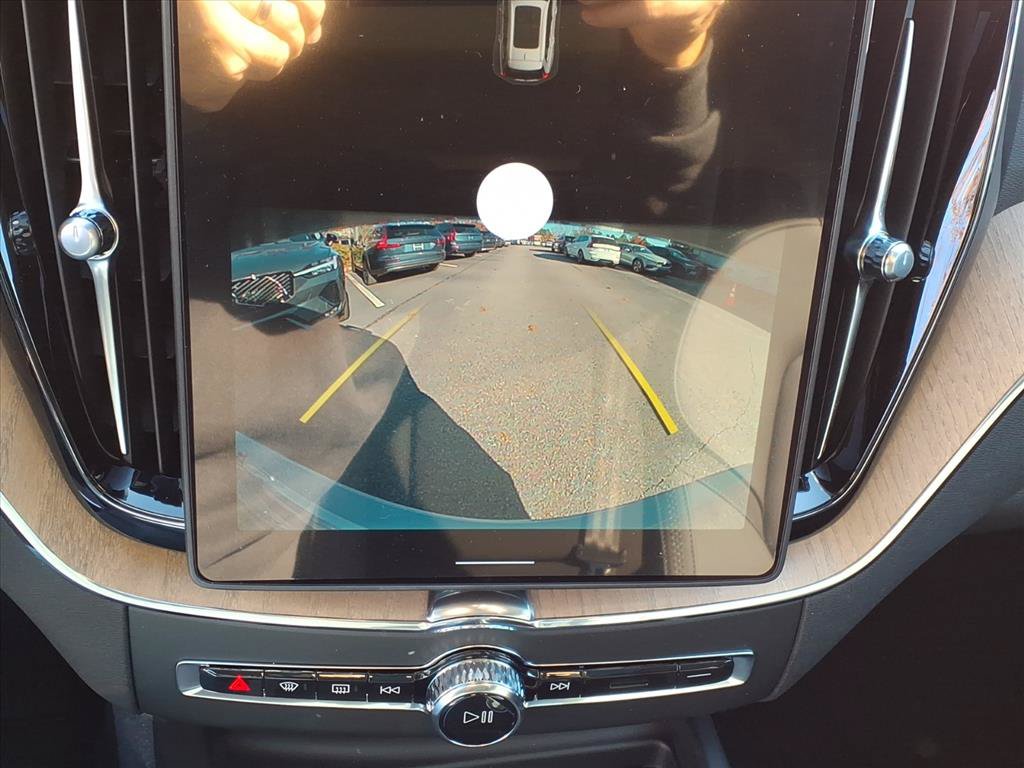 New 2026 Volvo XC60 B5 Core AWD/4WD image 17