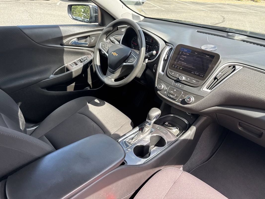 Used 2021 Chevrolet Malibu LS FWD image 17