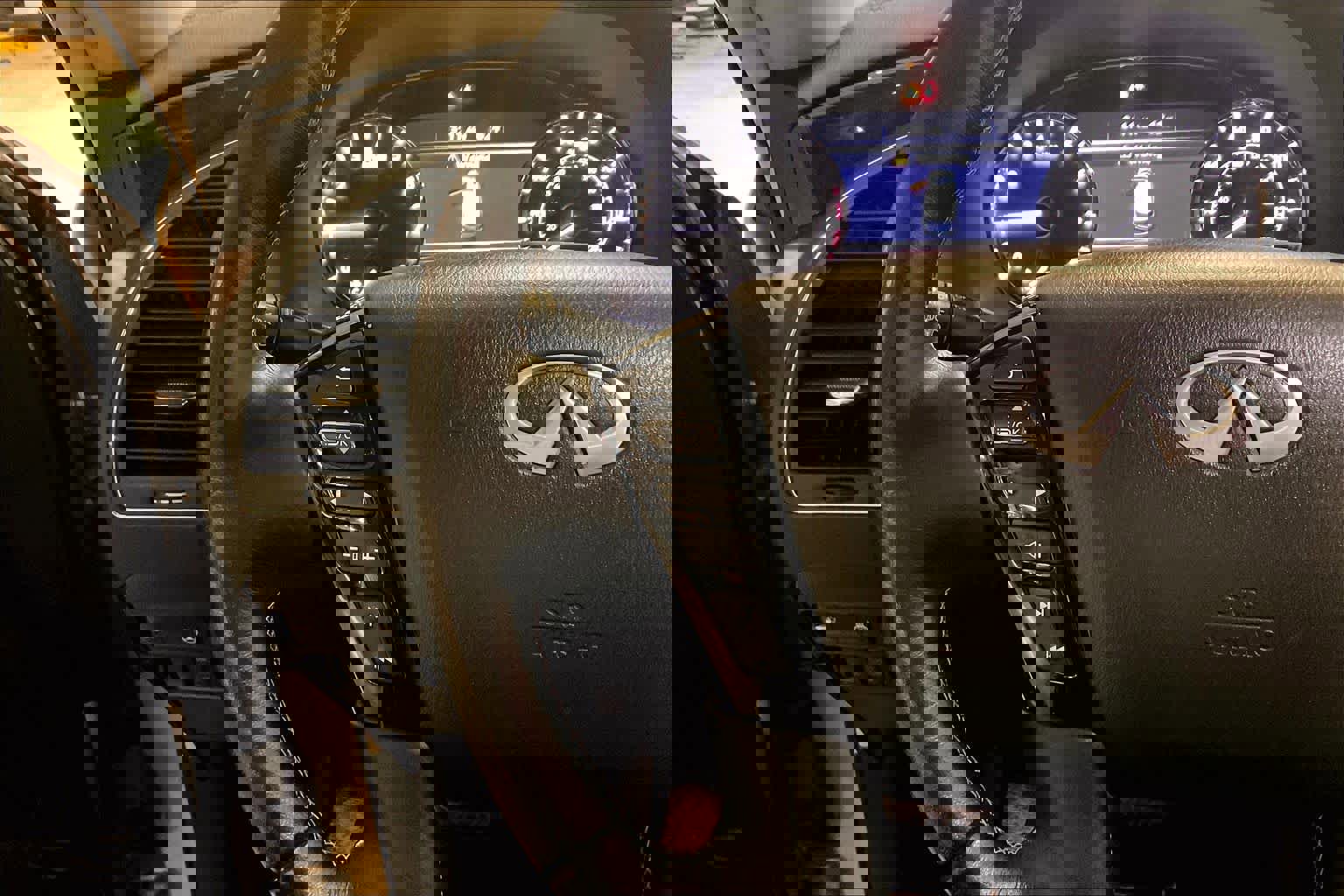 Used 2022 INFINITI QX80 Luxe w/ Cargo Package image 22