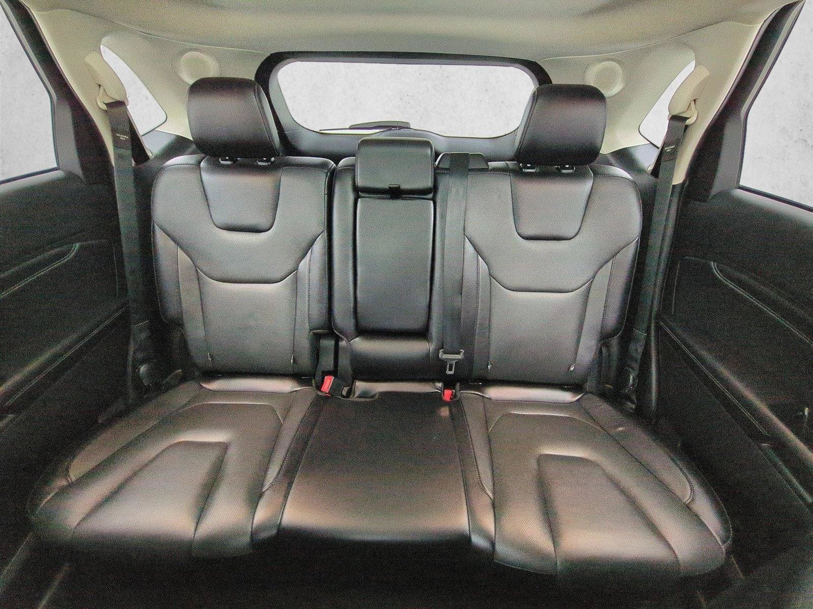 Used 2018 Ford Edge Titanium w/ Equipment Group 302A AWD/4WD image 23