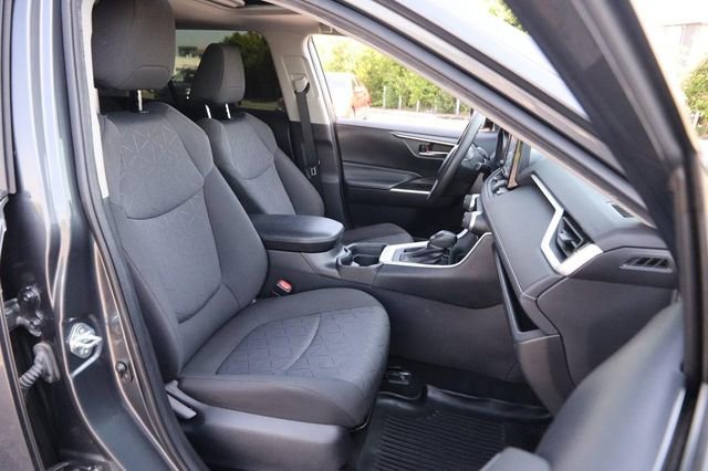 Used 2021 Toyota RAV4 XLE w/ Convenience Package FWD image 28