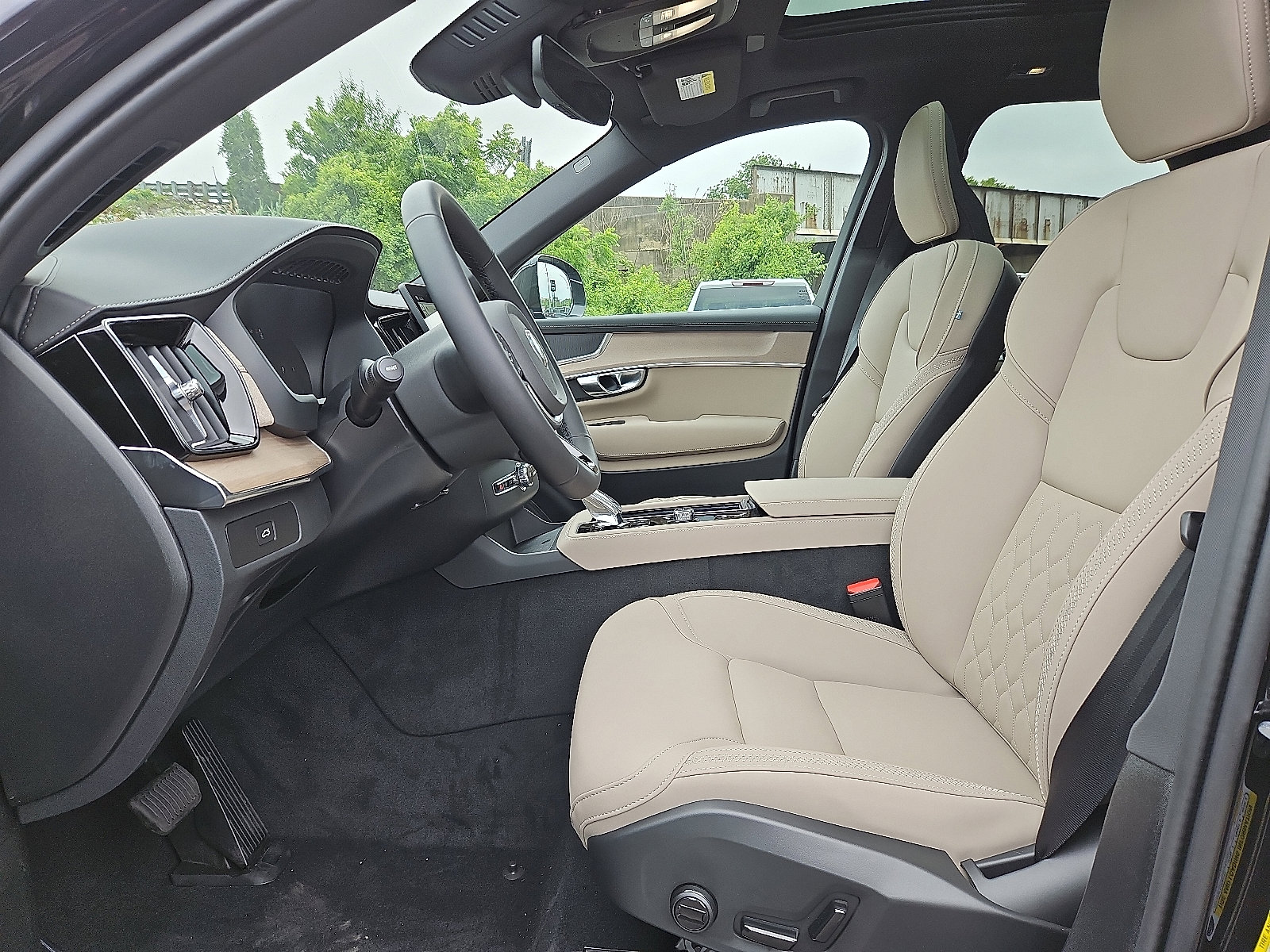 New 2026 Volvo XC90 B6 Core w/ Protection Package AWD/4WD image 12