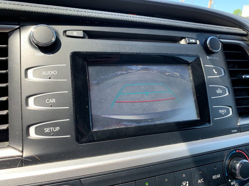 Used 2017 Toyota Highlander LE AWD/4WD image 25