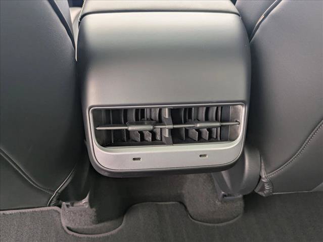 Used 2024 Tesla Model Y Long Range AWD/4WD image 18