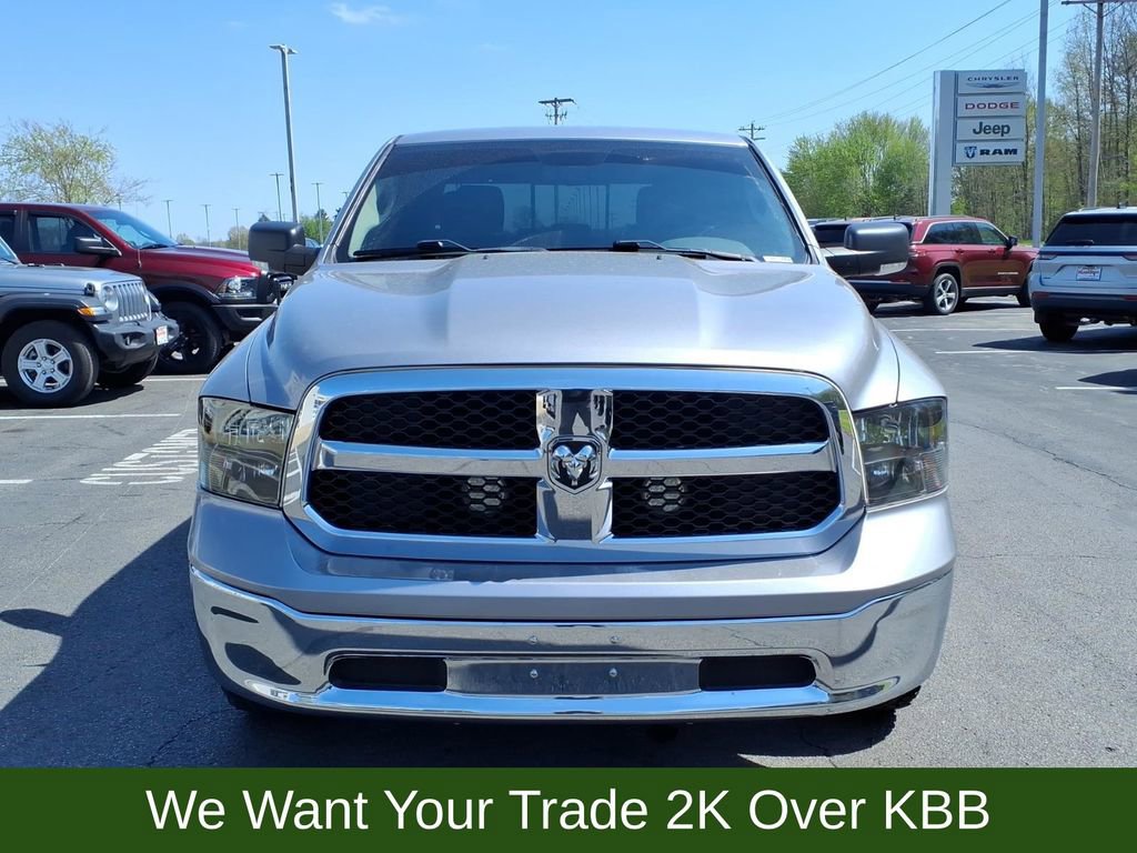 Used 2020 RAM 1500 Classic SLT w/ Luxury Group RWD image 3