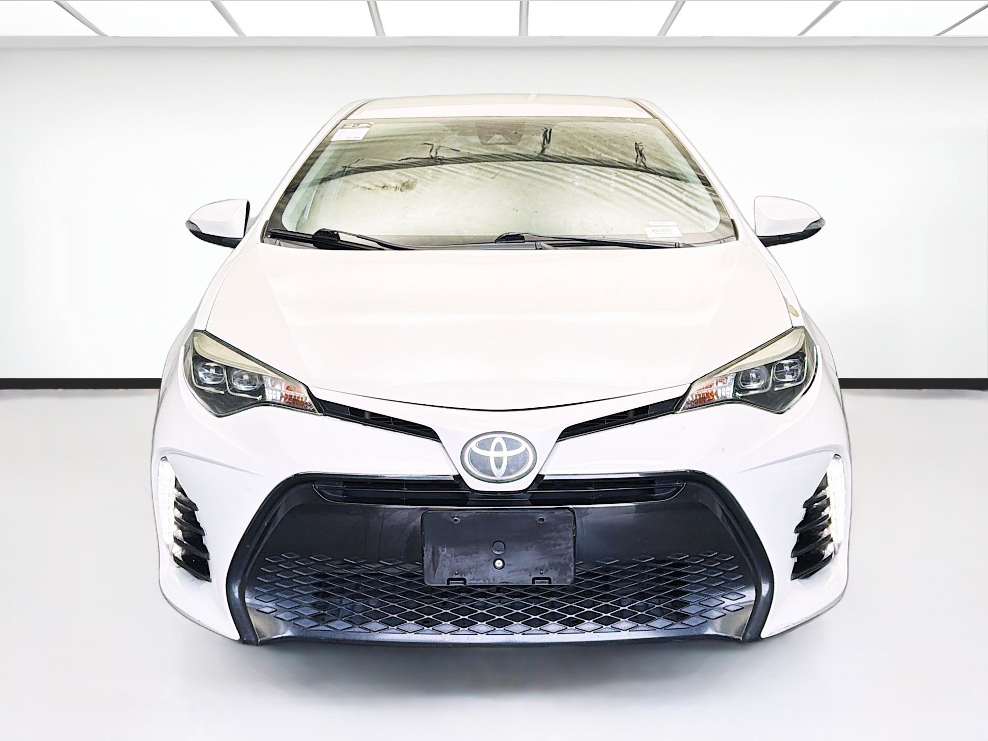 Used 2018 Toyota Corolla SE w/ Carpet Mat Package (TMS) FWD image 2