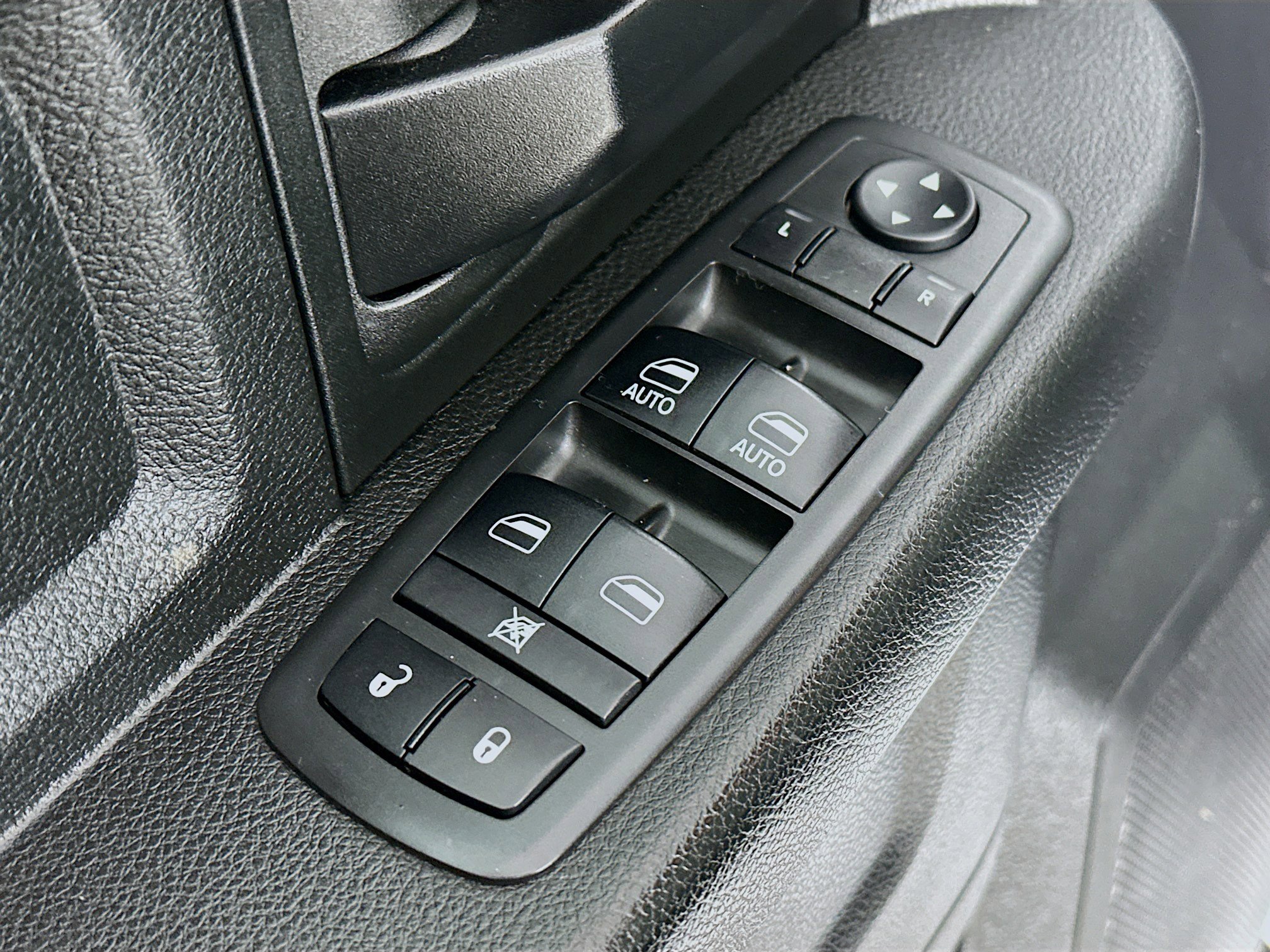 Used 2018 RAM 2500 Tradesman w/ Chrome Appearance Group image 17