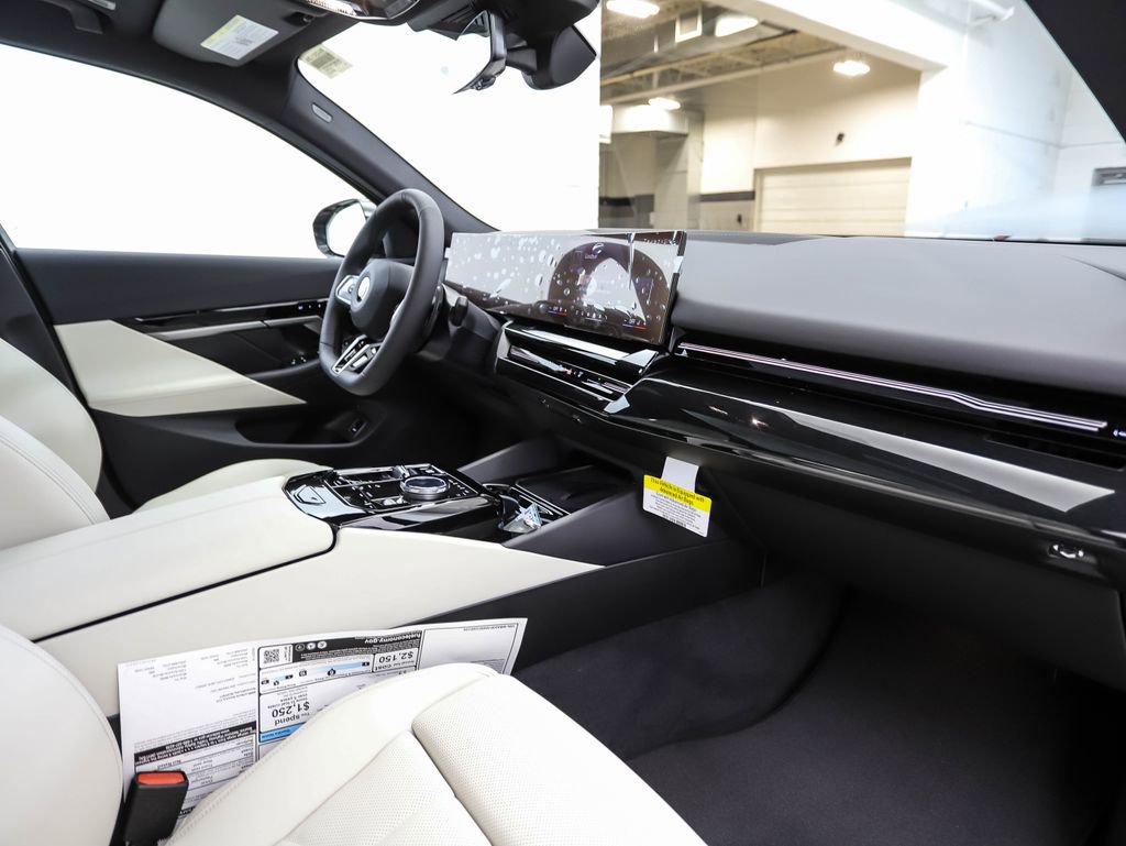Certified 2025 BMW 530i xDrive w/ M Sport Package image 29