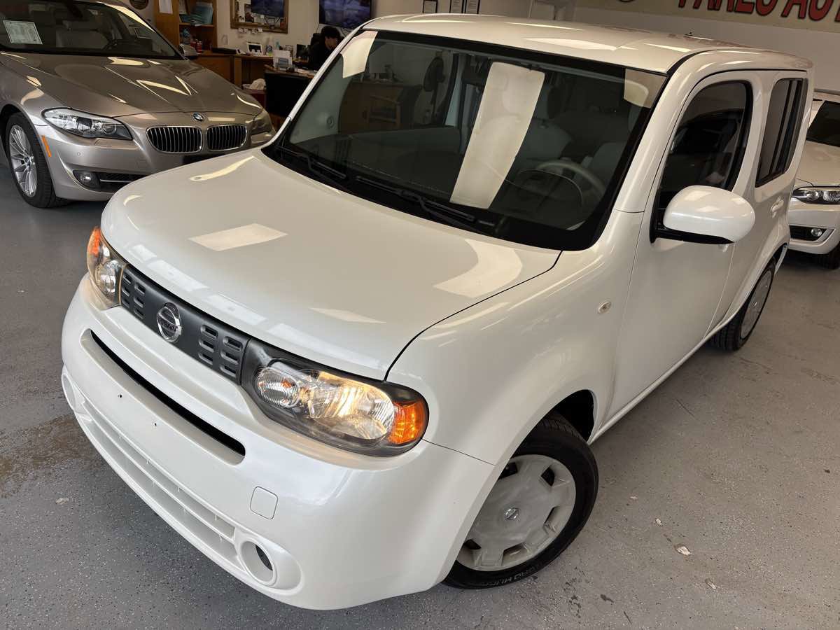 Used 2013 Nissan Cube 1.8 S w/ Interior Designer Pkg FWD image 9