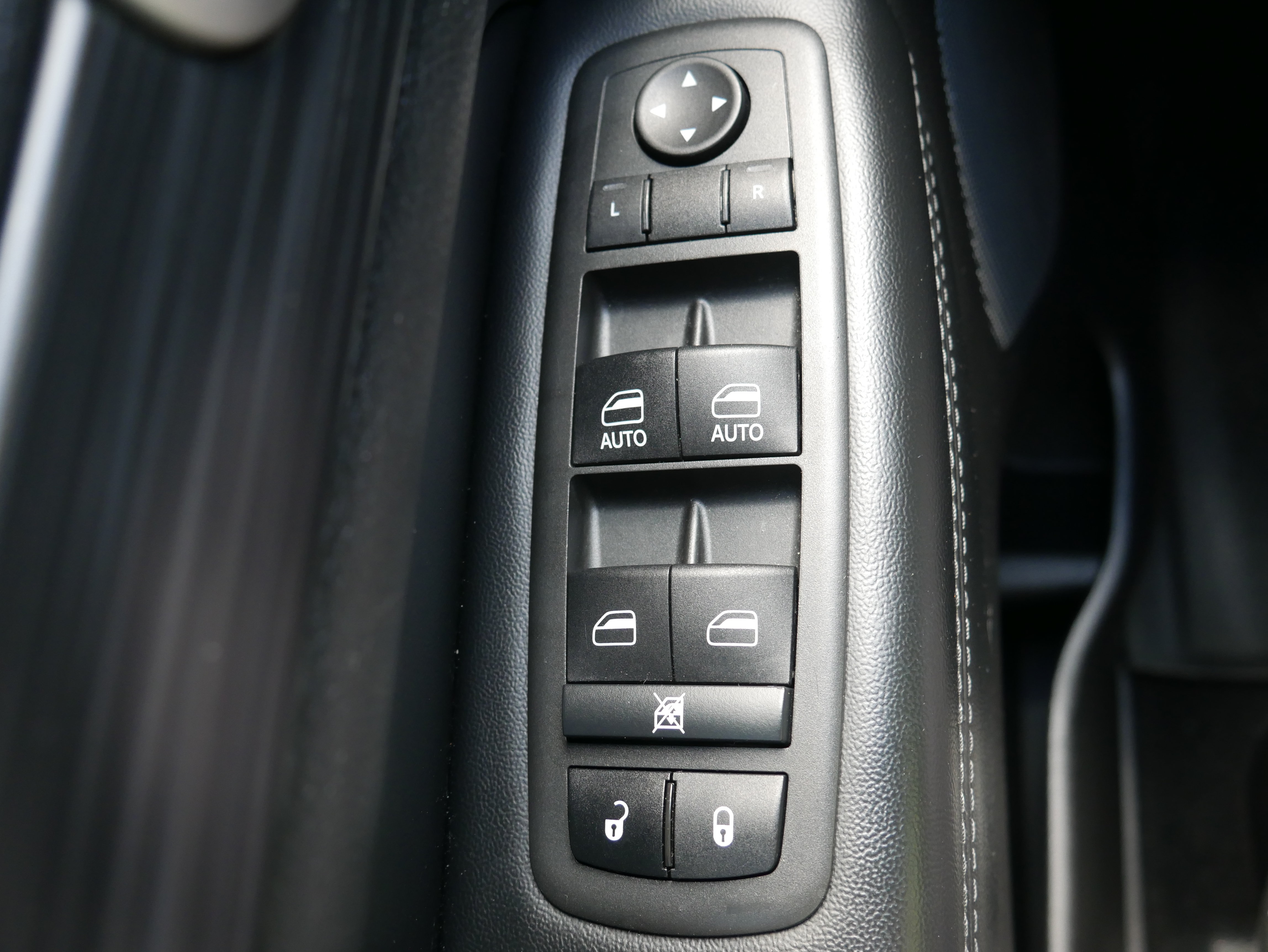 Used 2022 Jeep Grand Cherokee Laredo X AWD/4WD image 29
