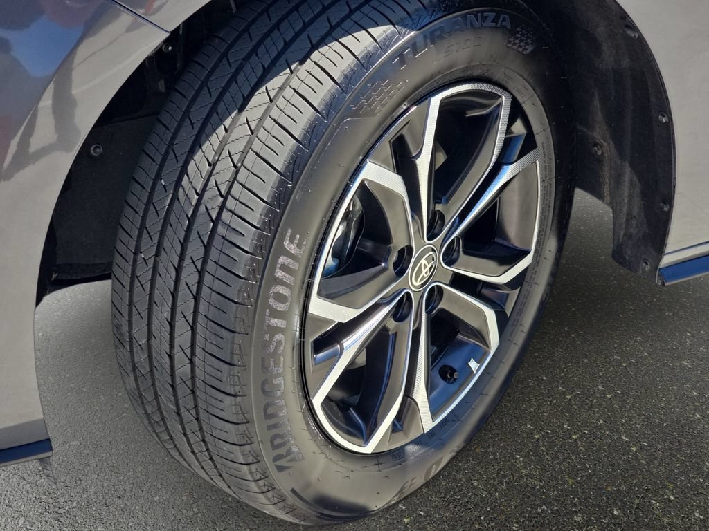 Used 2025 Toyota Sienna Platinum AWD/4WD image 35