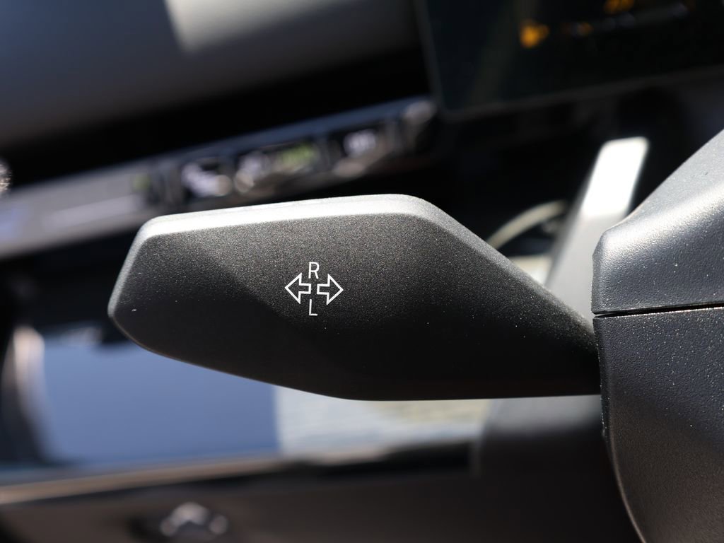Used 2025 BMW 530i RWD image 40