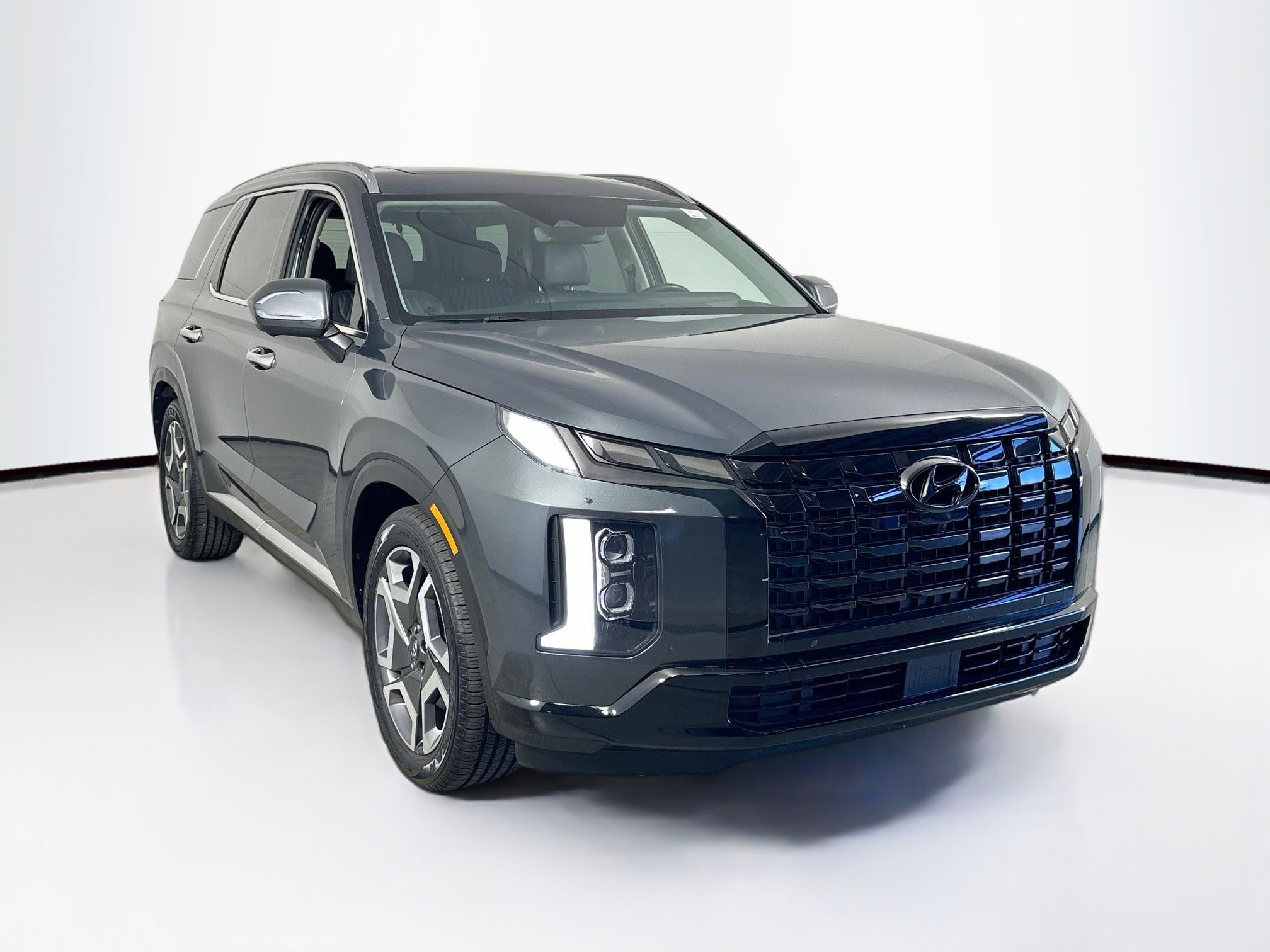 Used 2023 Hyundai Palisade Limited image 3