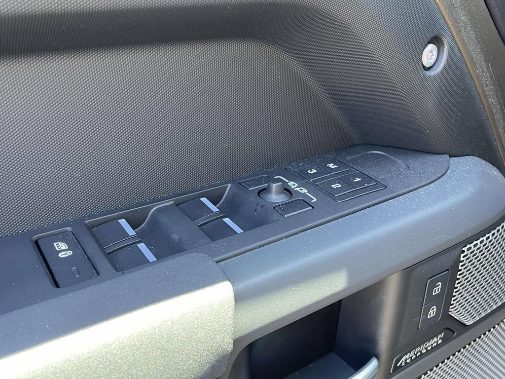 Certified 2023 Land Rover Defender 130 X-Dynamic SE AWD/4WD image 33