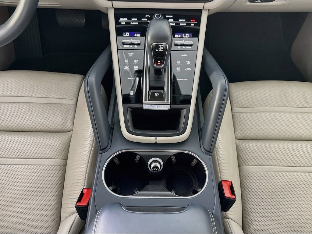 Certified 2023 Porsche Cayenne Platinum Edition AWD/4WD image 16
