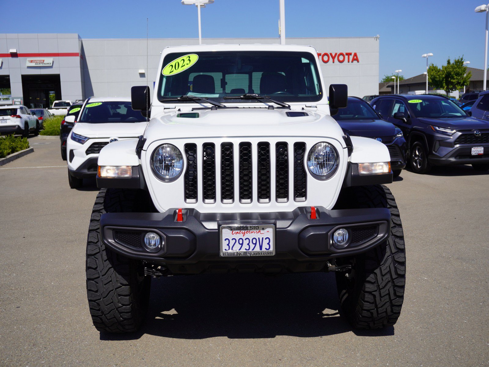 Used 2023 Jeep Gladiator Rubicon w/ Cold Weather Group AWD/4WD image 8