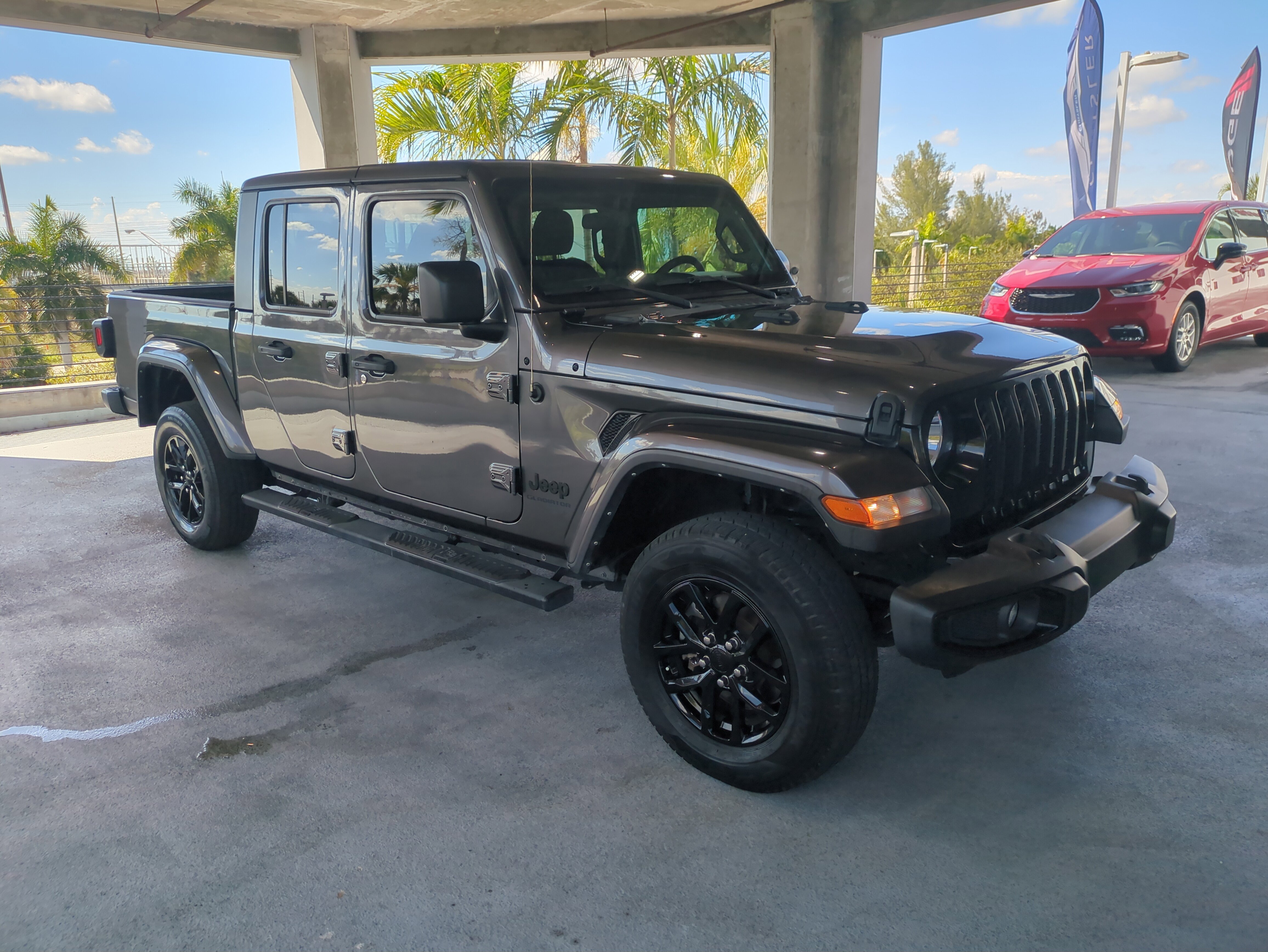 Used 2022 Jeep Gladiator Sport AWD/4WD image 2