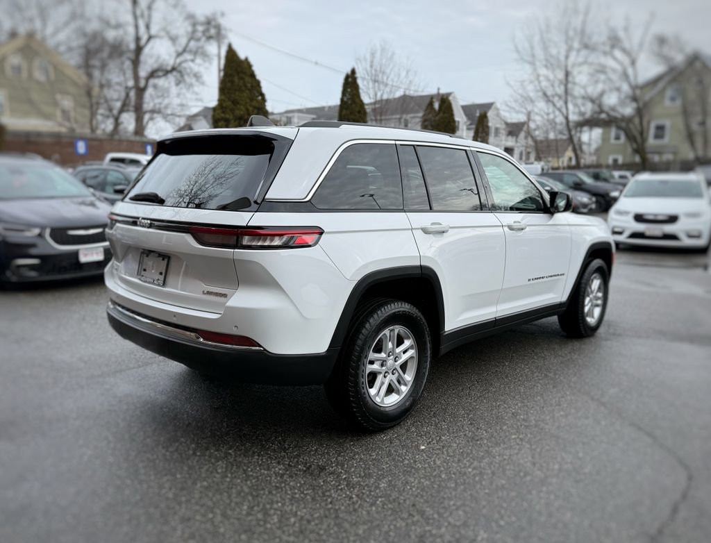 Used 2023 Jeep Grand Cherokee Laredo AWD/4WD image 8