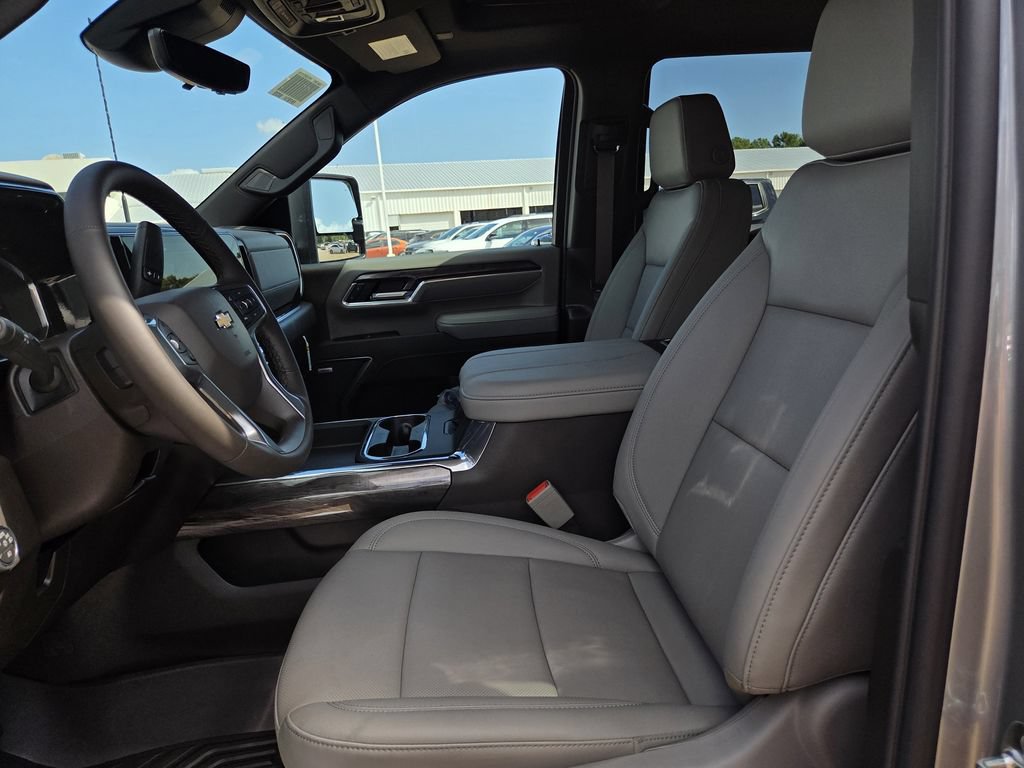 New 2026 Chevrolet Silverado 2500 LTZ w/ LTZ Premium Package AWD/4WD image 17