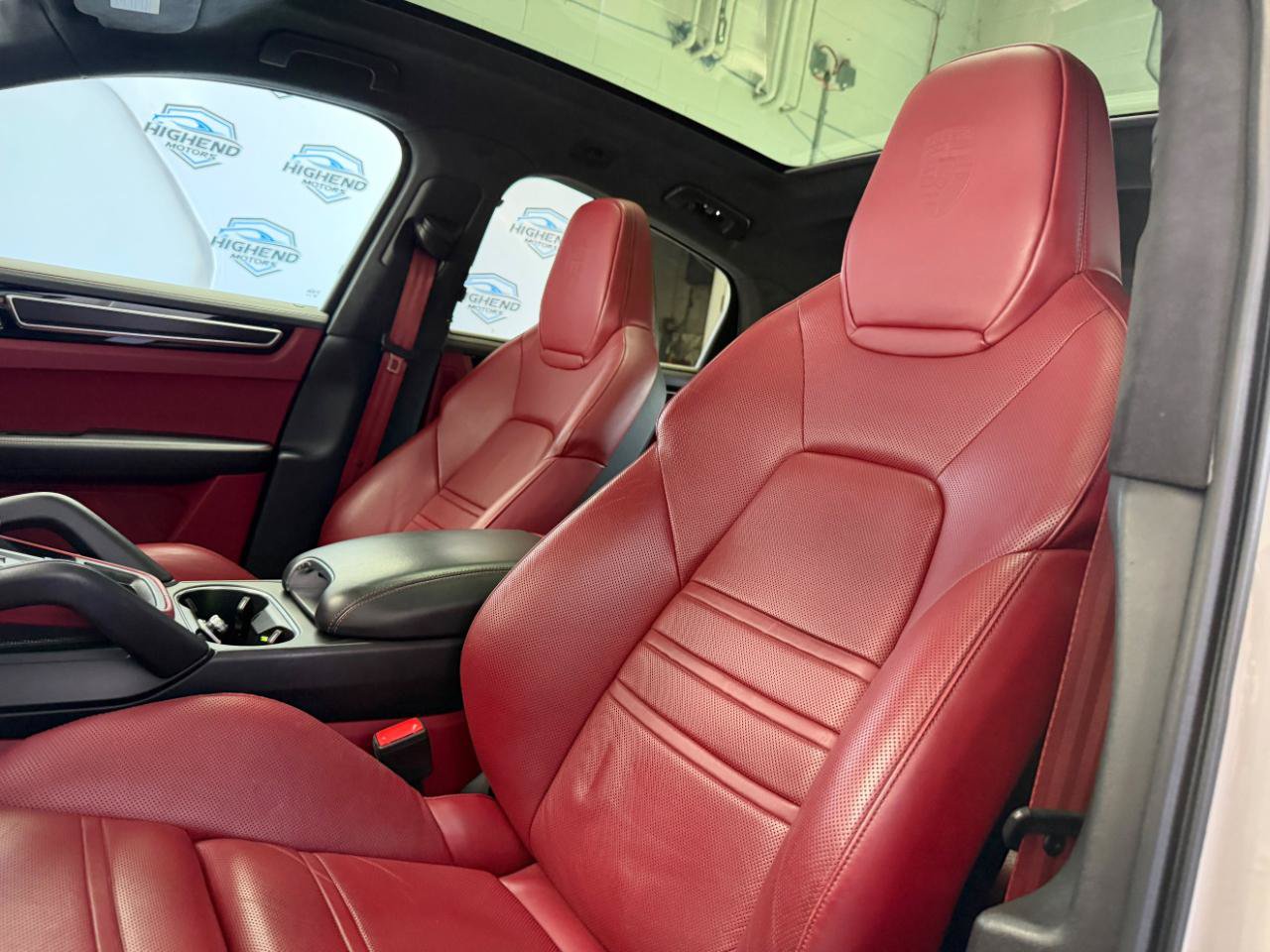 Used 2022 Porsche Cayenne GTS AWD/4WD image 17