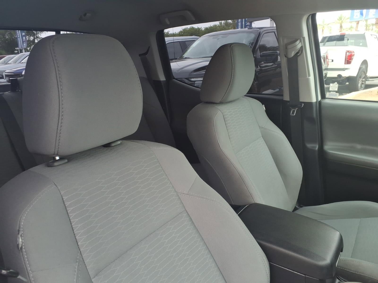 Used 2018 Toyota Tacoma SR5 RWD image 12