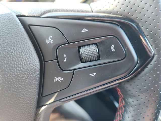 Used 2024 Chevrolet Trax RS w/ Sunroof Package image 39