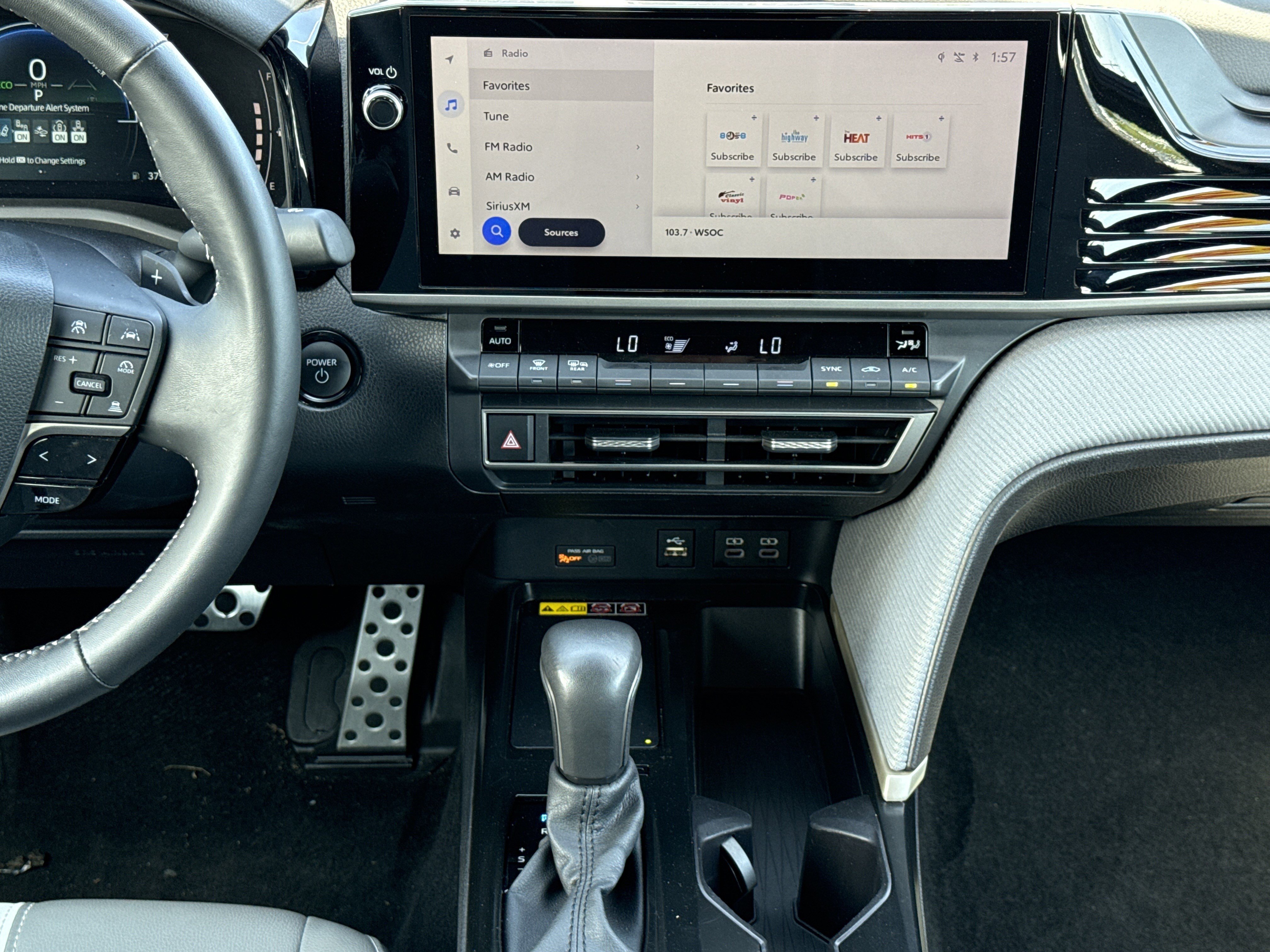 Used 2025 Toyota Camry SE w/ Multimedia Upgrade Package FWD image 28