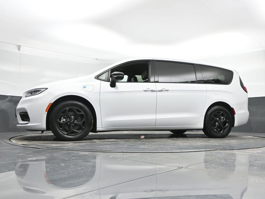 Used 2024 Chrysler Pacifica Select image 50