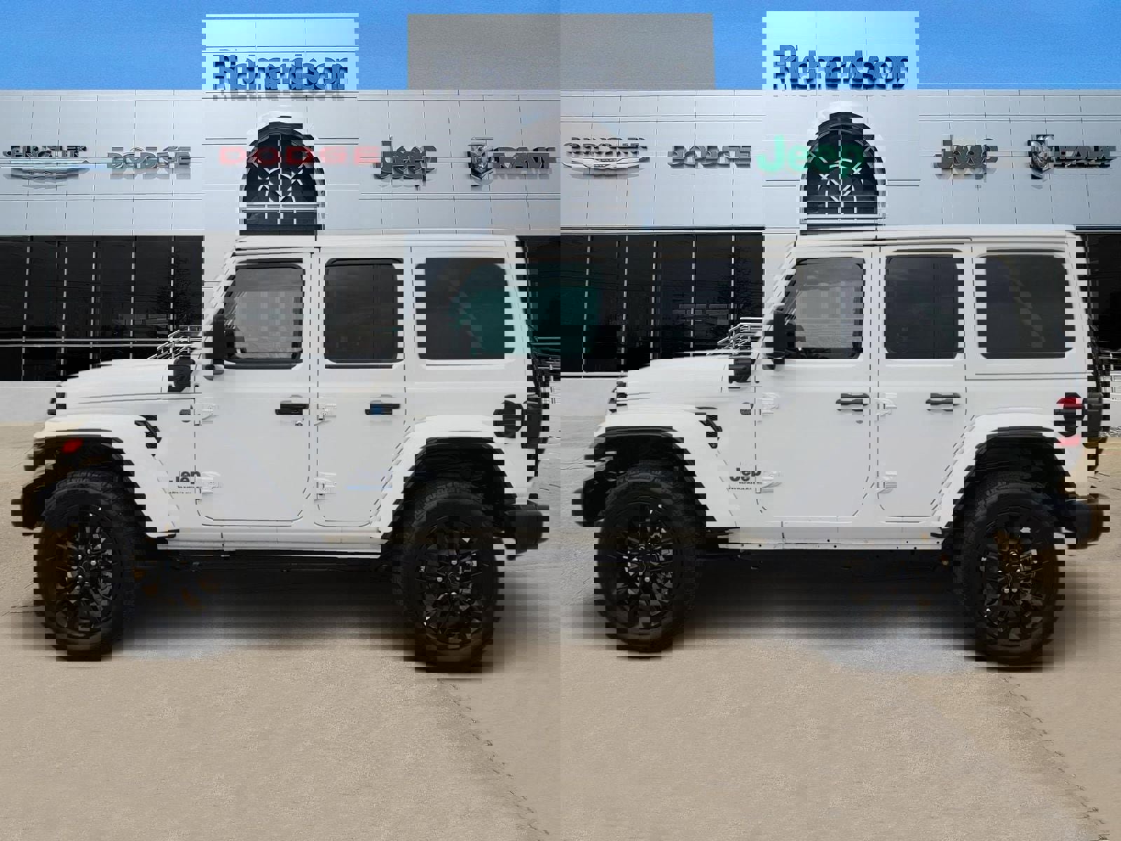 Used 2025 Jeep Wrangler Sahara w/ Safety Group image 3