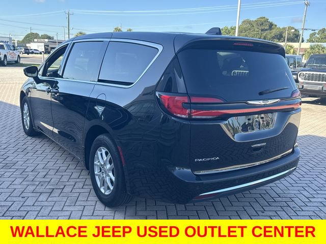 Used 2025 Chrysler Pacifica Select FWD image 9