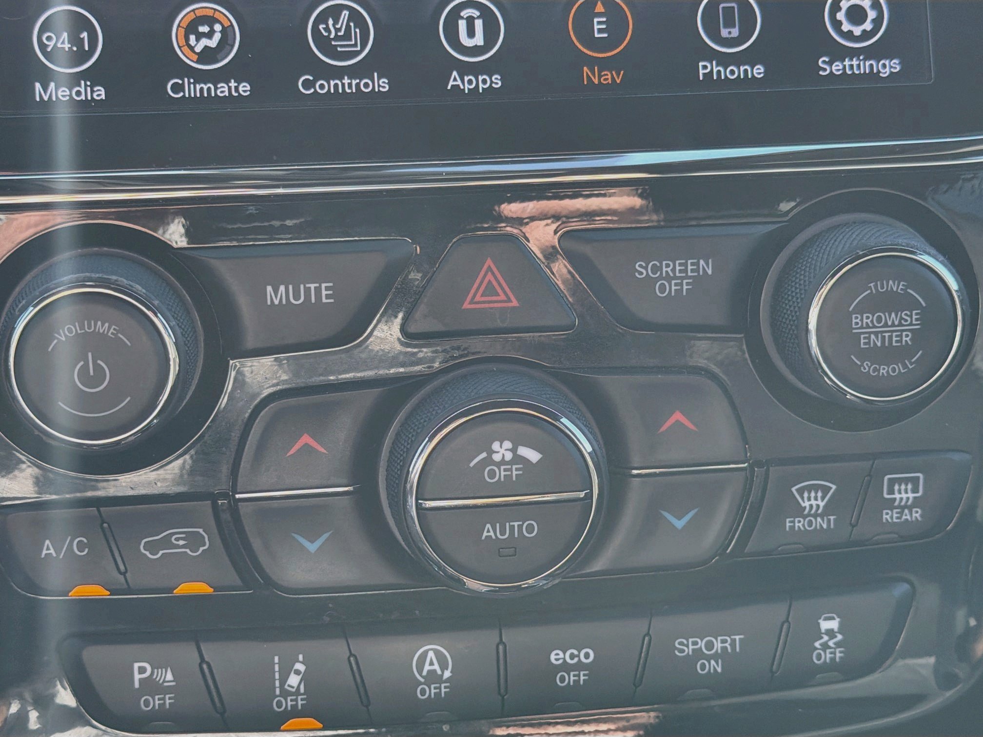Used 2021 Jeep Grand Cherokee Laredo X AWD/4WD image 32