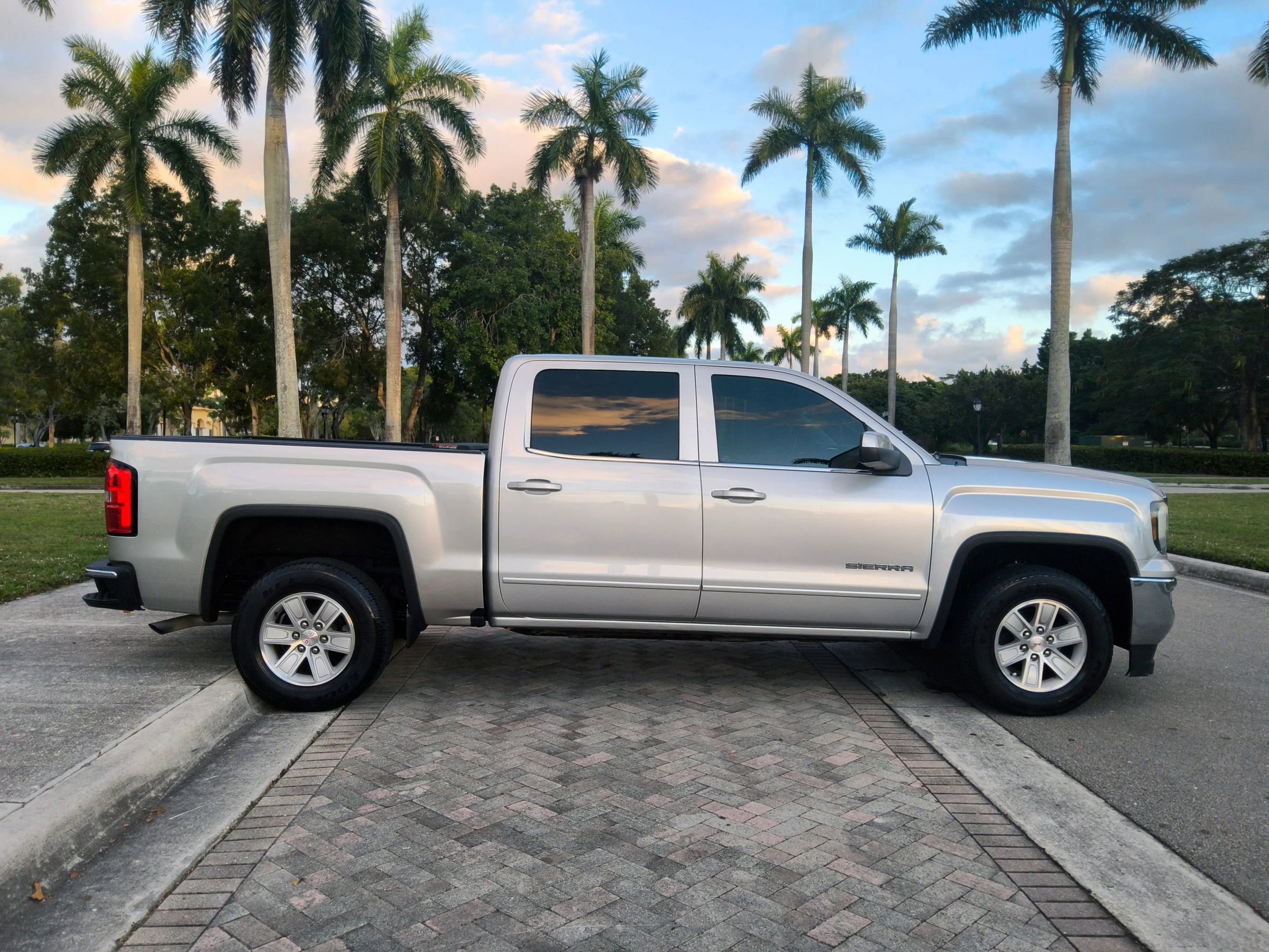 Used 2017 GMC Sierra 1500 SLE w/ SLE Value Package image 16